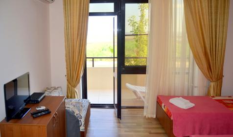 Стандарт с балконом. Гостевой дом "Деметра", г. Анапа, кп. Витязево