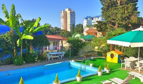 Двор. Частный отель Адлер-Каравелла, г. Сочи, Адлерский р-н