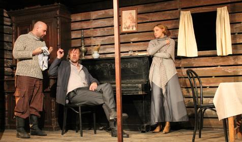 Сцены в доме Бессеменова. спектакль Молодежного театра. Краснодар