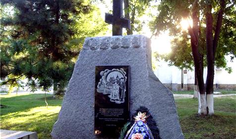 Памятник на месте разрушенной церкви. Гостагаевская. Анапа