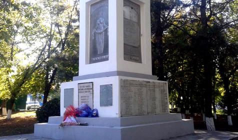 памятник павшим воинам в Великую отечетсвенную.войну. Гостагаевская. Анапа