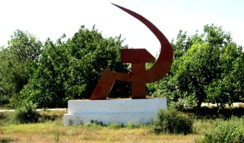 стела "Серп и молот". Виноградный. Анапа