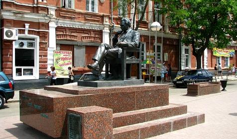 Памятник Сергею Бондарчуку, г. Ейск