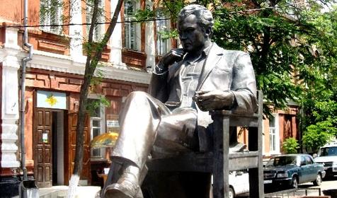 Памятник Сергею Бондарчуку, г. Ейск