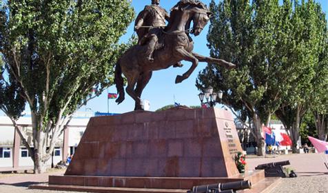 Памятник князю М.С. Воронцову у стадиона, г. Ейск