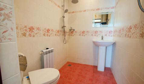 Четырехместный номер с удобствами. Гостевой дом на ул. Набережная 6б, Туапсинский район, п. Небуг