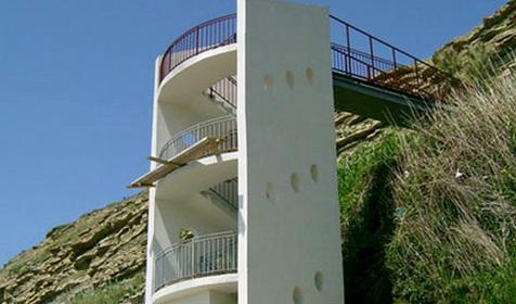 Анапа, пляж "Высокий берег", cпуск у сквера им. Аванесова, в районе ул. Тургенева