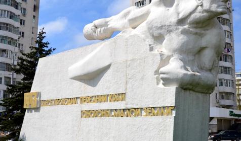 Памятник "Матрос с гранатой", г. Новороссийск