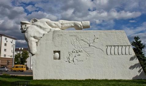 Памятник "Матрос с гранатой", г. Новороссийск