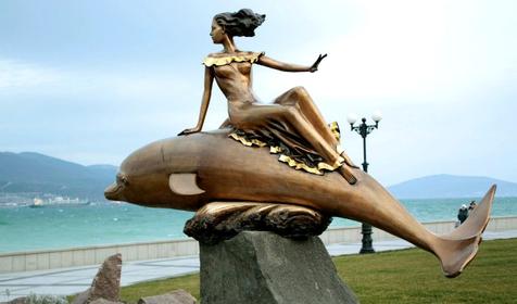Скульптура "Девушка на дельфине", г. Новороссийск
