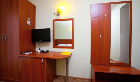 Трехместный номер с удобствами и балконом. Отель Янтарь, г. Геленджик, п. Архипо-Осиповка