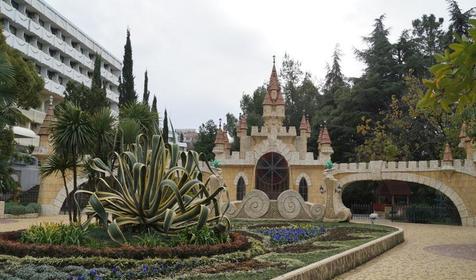 Санаторий "Заполярье" около мини-отеля Вилла Бавария, г. Сочи. Вход платный