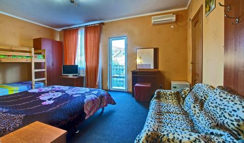 Четырехместный номер с балконом. Гостевой дом Фантазия, Туапсинский район, п. Агой