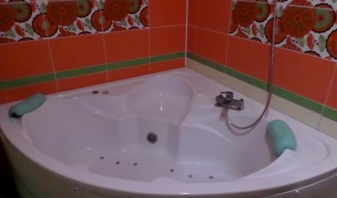 Люкс с камином и джакузи. Гостевой дом Happy House