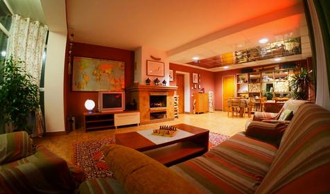 Каминный зал. Хостел Minions, г. Сочи, п. Красная Поляна