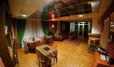 Каминный зал. Хостел Minions, г. Сочи, п. Красная Поляна