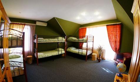 Зеленый номер (шестиместный мужской номер с балконом). Хостел Minions, г. Сочи, п. Красная Поляна