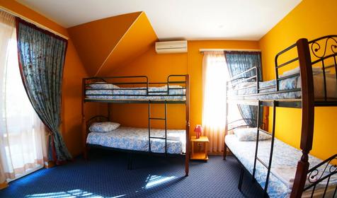 Желтый номер (четырехместный женский номер). Хостел Minions, г. Сочи, п. Красная Поляна