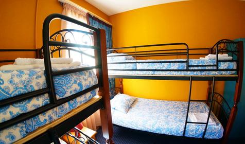 Желтый номер (четырехместный женский номер). Хостел Minions, г. Сочи, п. Красная Поляна