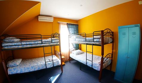 Желтый номер (четырехместный женский номер). Хостел Minions, г. Сочи, п. Красная Поляна