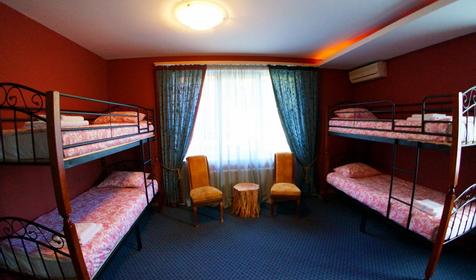 Бордовый номер (шестиместный мужской номер). Хостел Minions, г. Сочи, п. Красная Поляна
