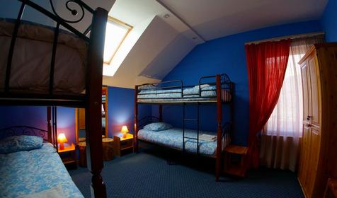 Синий номер (четырехместный женский номер). Хостел Minions, г. Сочи, п. Красная Поляна