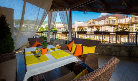 Веранда. Гостиничный комплекс Маринус, г. Геленджик, с. Кабардинка