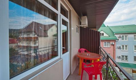 Стандарт с балконом. Гостиница Адмирал, г. Сочи, Лазаревский район, п. Лазаревское