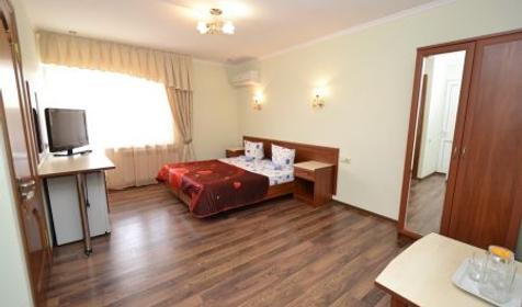 Апартаменты двухкомнатные с кухней. Гостевой дом Легенда, г. Анапа