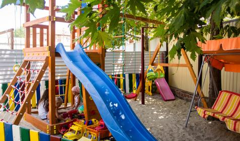 Детская площадка, гостевой дом Веселый рапан, г. Анапа, Джемете