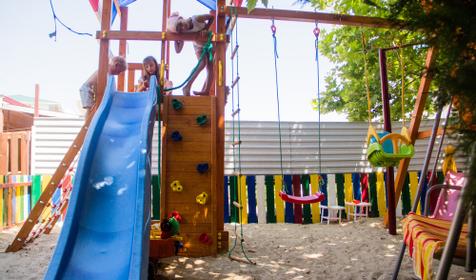 Детская площадка, гостевой дом Веселый рапан, г. Анапа, Джемете