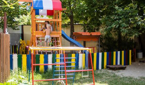 Детская площадка, гостевой дом Веселый рапан, г. Анапа, Джемете