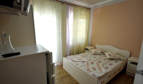 Трехместный с балконом. Частная гостиница Атлант, пос. Кабардинка