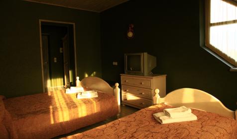 Трехместный стандарт. Гостевой дом 4 Вершины, г. Сочи, п. Красная Поляна