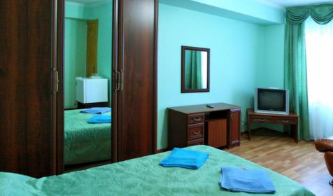 Четырехместный номер с балконом. Гостиница Исидор, г. Анапа, п. Витязево