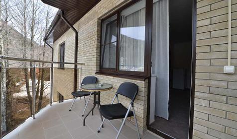 Стандарт с балконом. Отель Белая река, п. Гузерипль