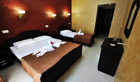 Люкс трехместный без балкона. Гостевой дом Дольче Вита, г. Анапа, п. Витязево