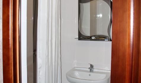 Двухместный стандарт черно-белый. Отель Премьер, ст. Голубицкая