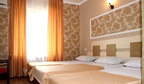 Трехместный стандарт бежевый. Отель Премьер, ст. Голубицкая