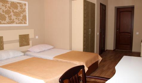 Трехместный стандарт бежевый. Отель Премьер, ст. Голубицкая