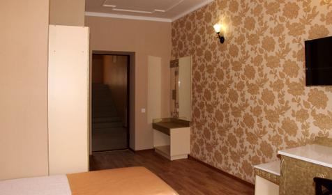 Трехместный стандарт бежевый. Отель Премьер, ст. Голубицкая