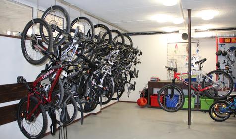 Гараж. Гостевой дом Усадьба Парфенова, пос. Каменномостский