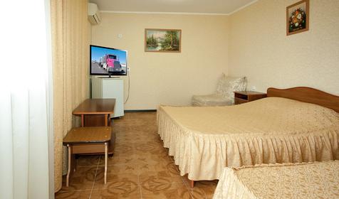 Двух- и трехместные номера с общим балконом. Отель Уют, г. Адлер