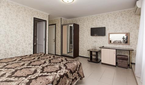 Двух- и трехместные с индивидуальным балконом. Отель Уют, г. Адлер