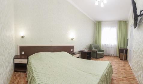 Трехместный двухкомнатный на 2-4 этаже. Отель Уют, г. Адлер