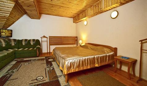 Трехместный номер ПК. Ресторанно-гостиничный комплекс Старый замок, г. Горячий Ключ