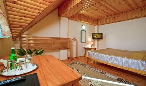 Люкс с раздельными комнатами и джакузи. Ресторанно-гостиничный комплекс Старый замок, г. Горячий Ключ