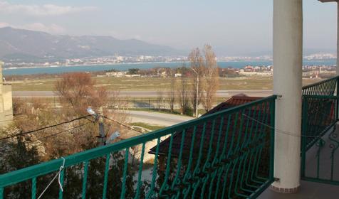 Трехместный с балконом. Гостевой дом Семейный, г. Геленджик, мкр. Голубая бухта