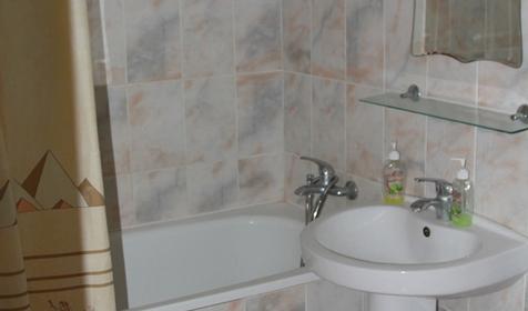 Трехместный с балконом. Гостевой дом Семейный, г. Геленджик, мкр. Голубая бухта