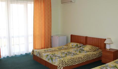 Трехместный с балконом. Гостевой дом Семейный, г. Геленджик, мкр. Голубая бухта